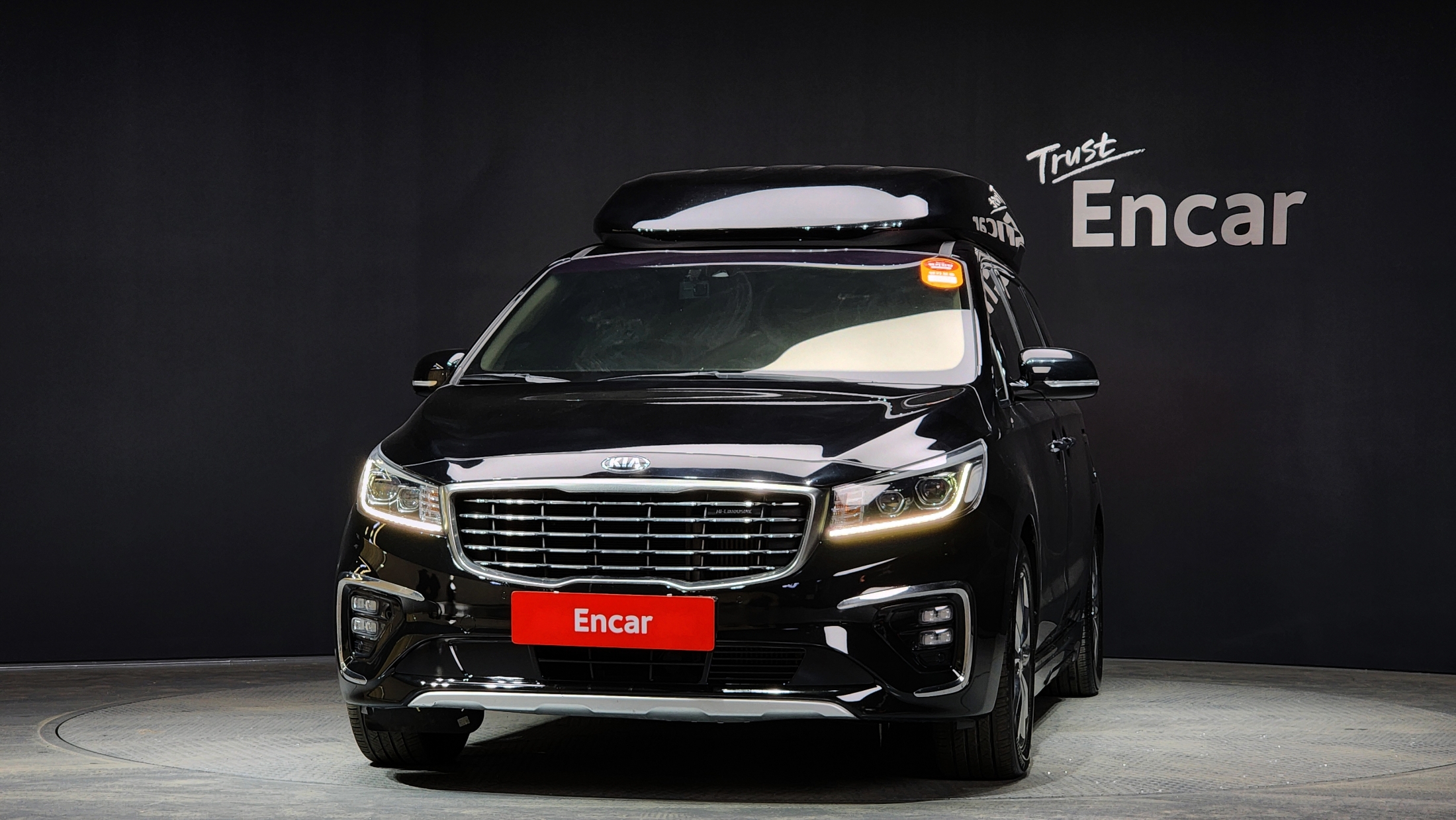 KIA CARNIVAL photo 3