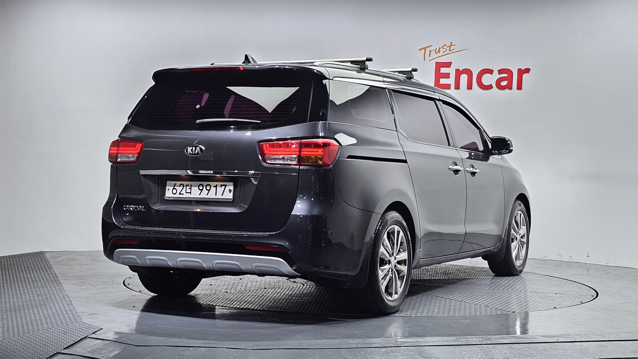 KIA CARNIVAL photo 2