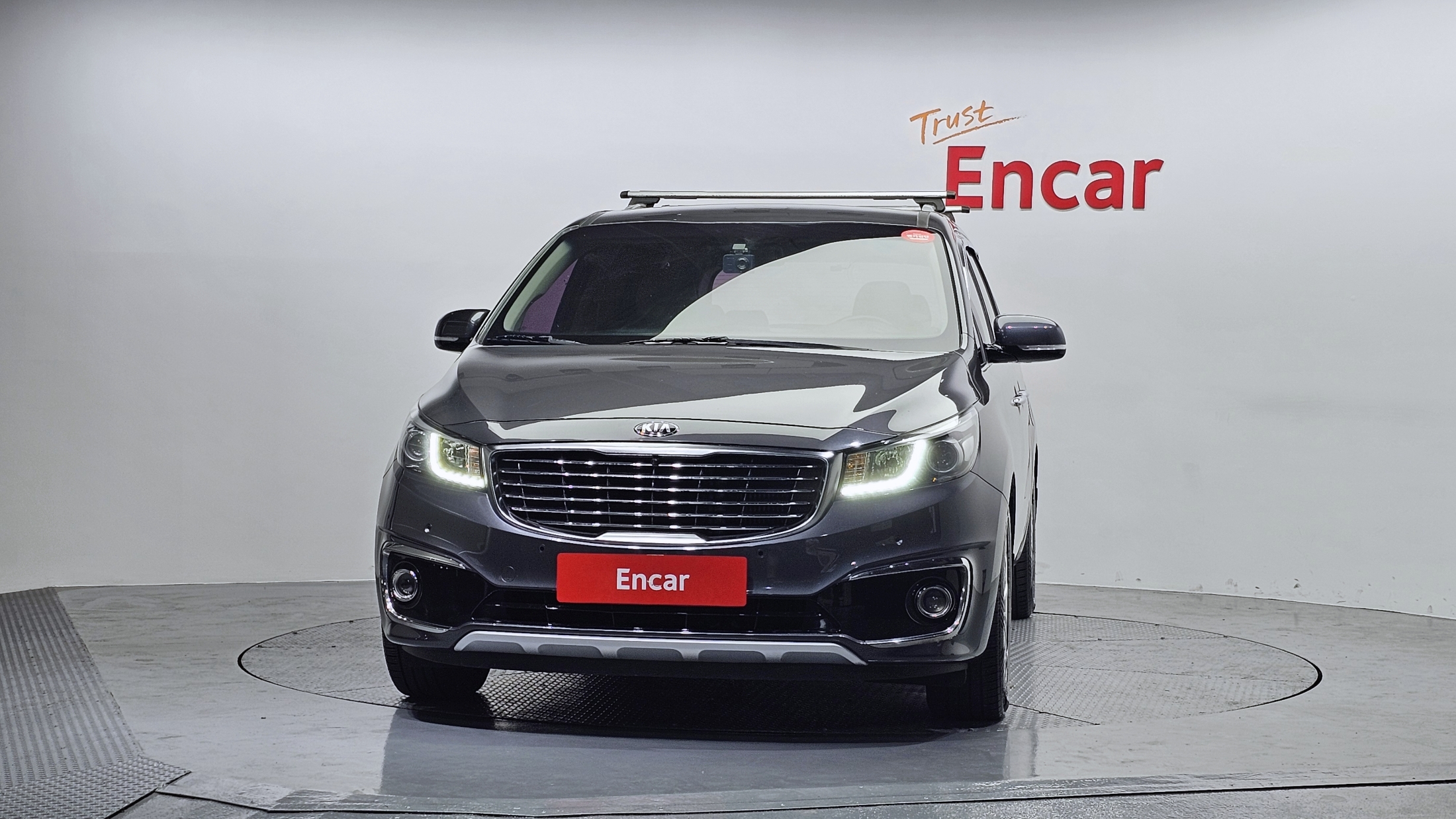 KIA CARNIVAL photo 3
