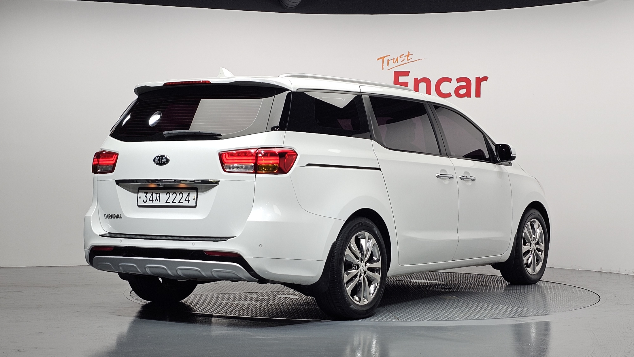 KIA CARNIVAL photo 2