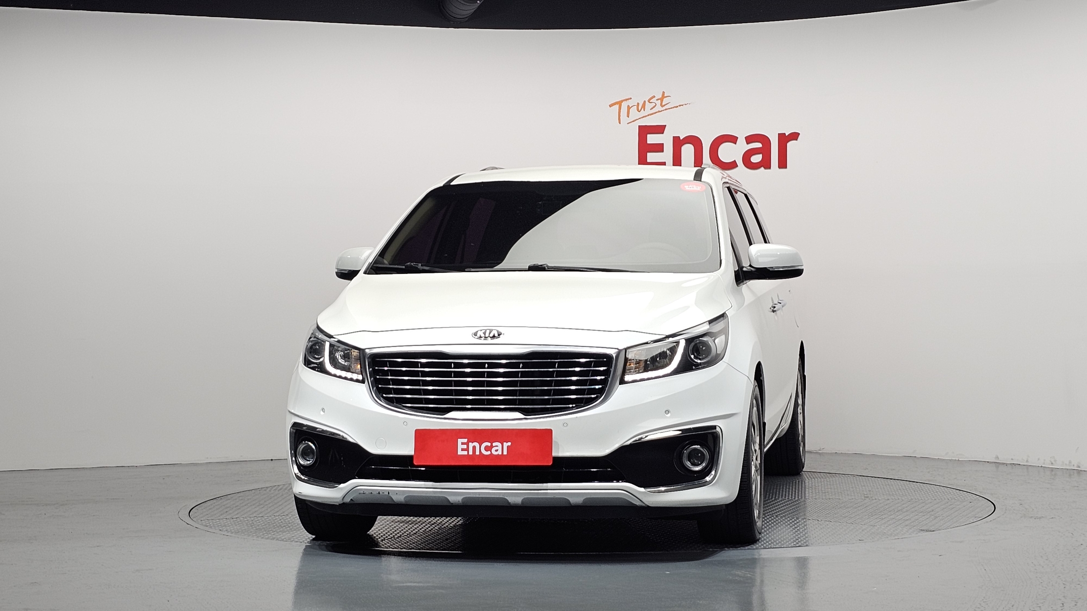 KIA CARNIVAL photo 3