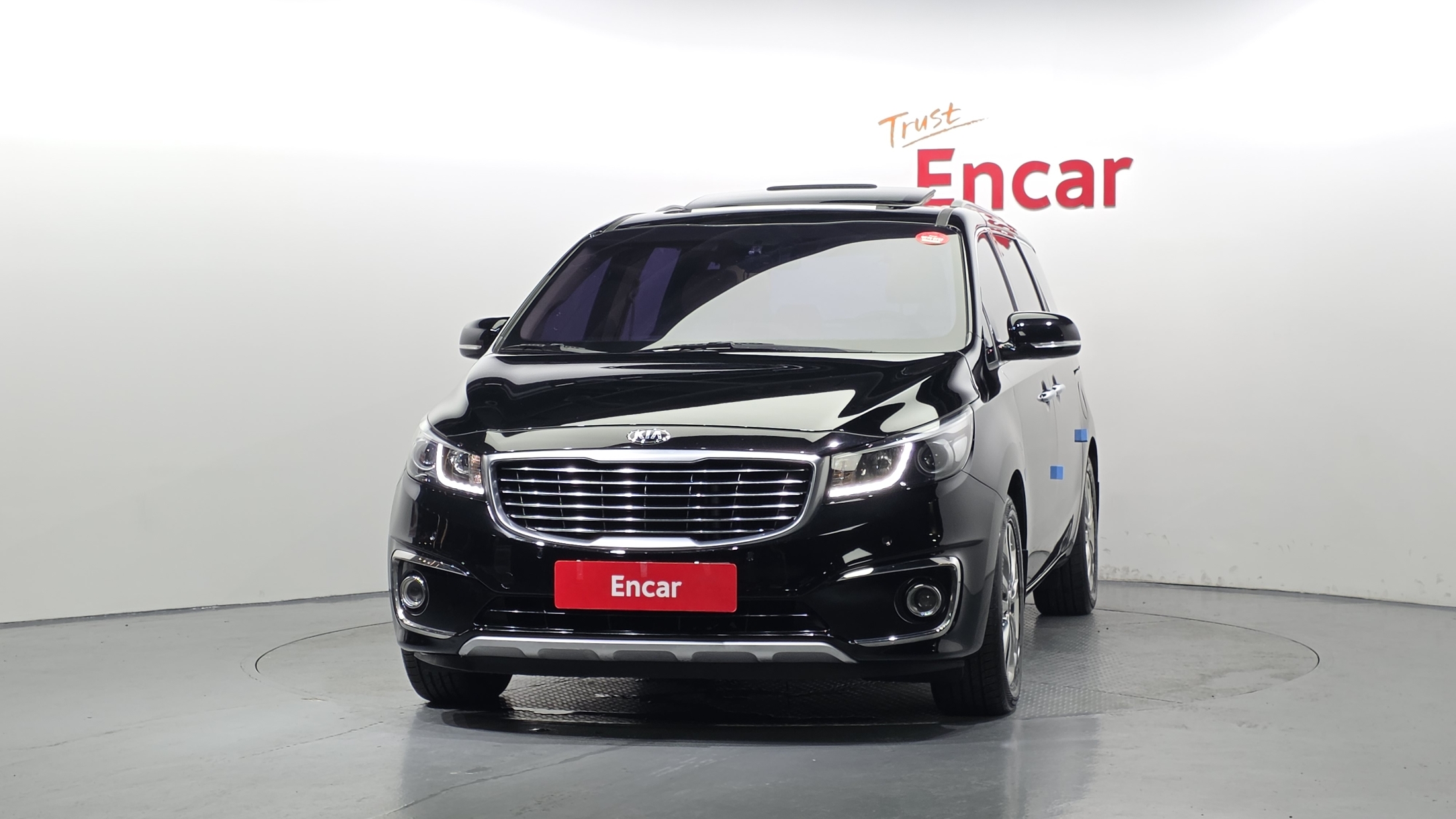 KIA CARNIVAL photo 3