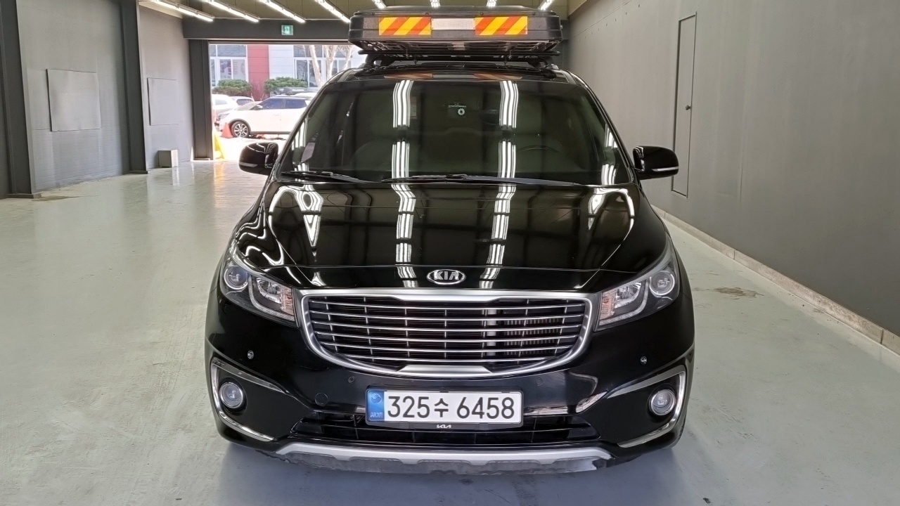 KIA CARNIVAL photo 2