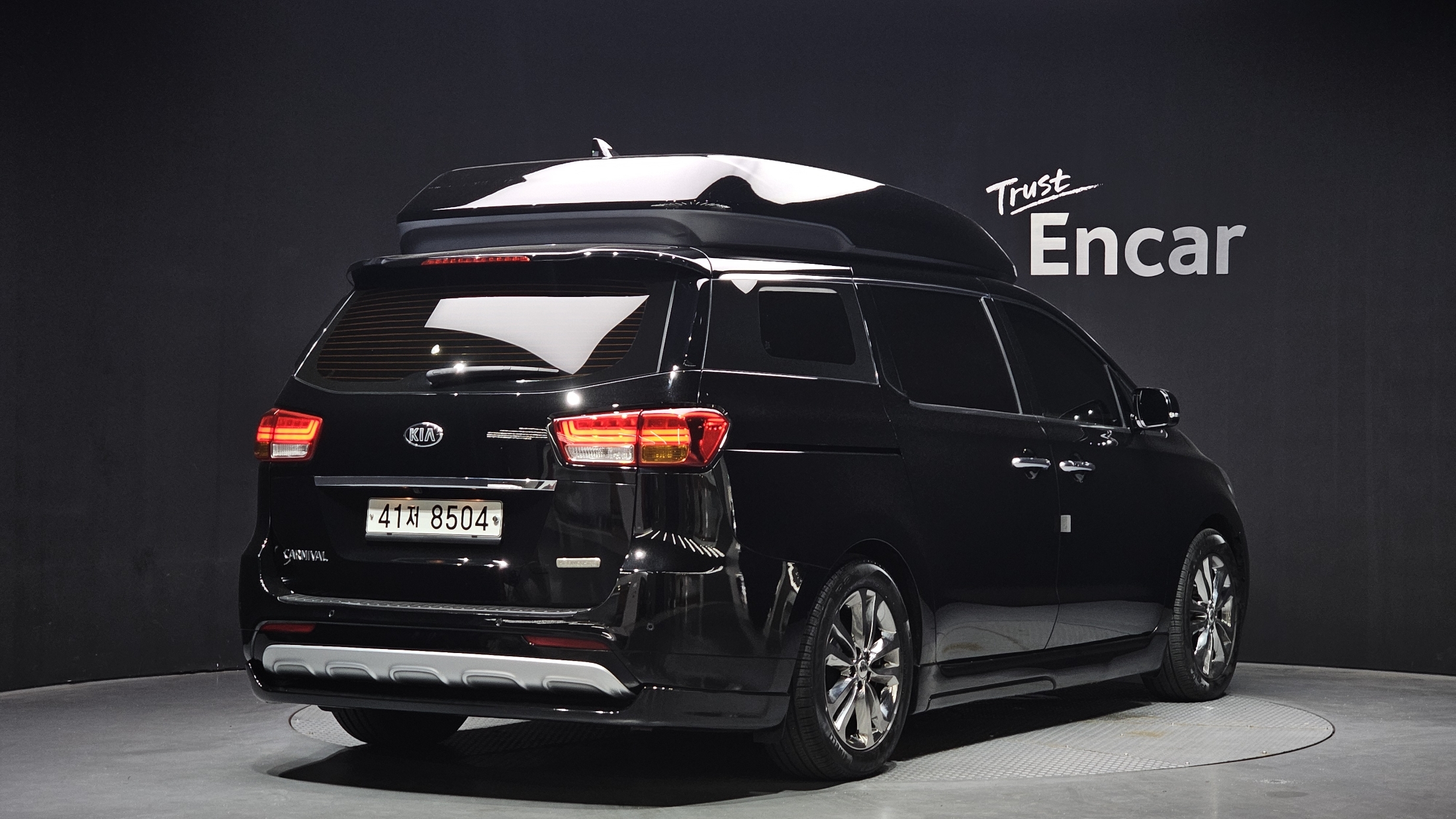 KIA CARNIVAL photo 2