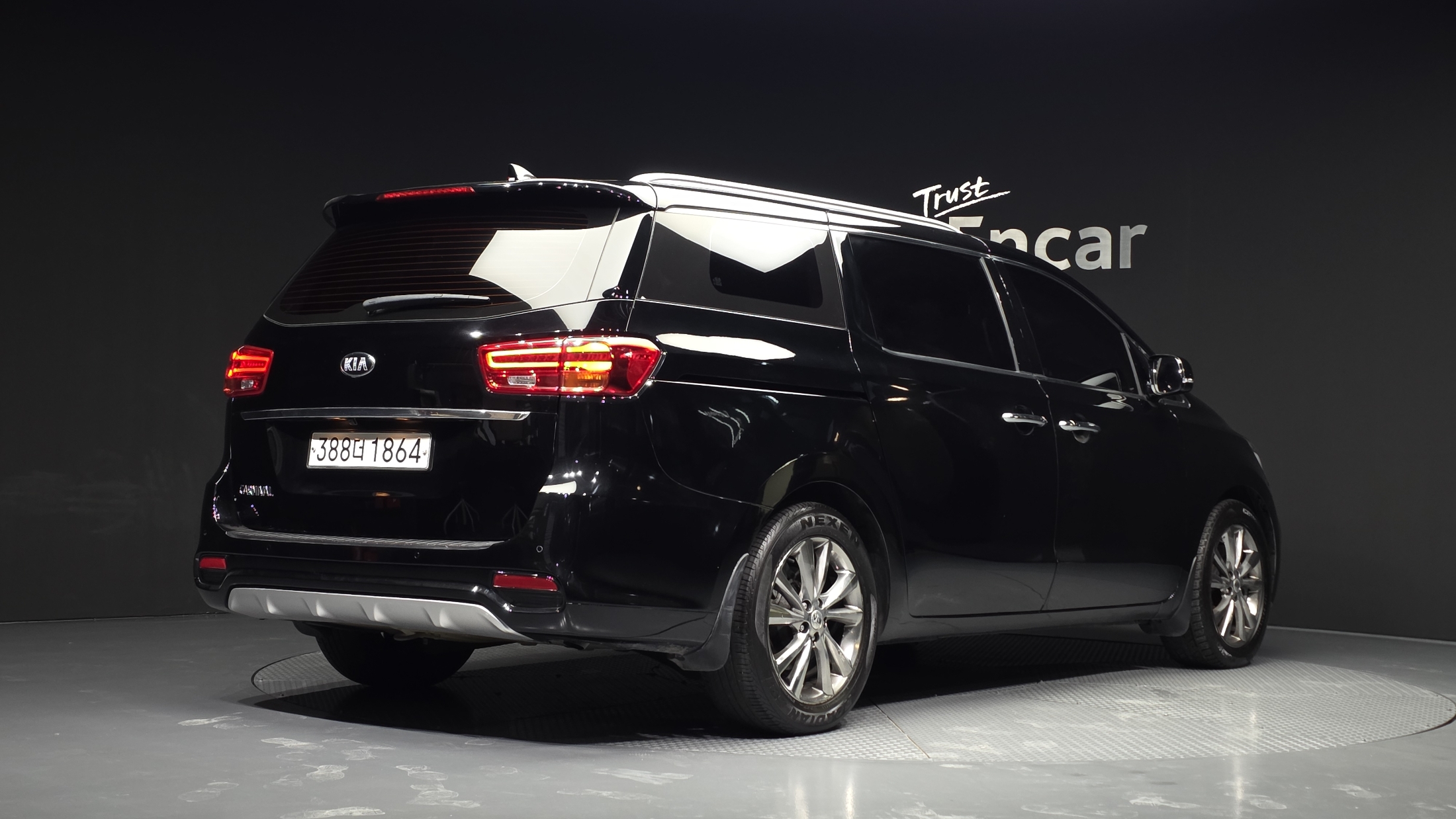 KIA CARNIVAL photo 2