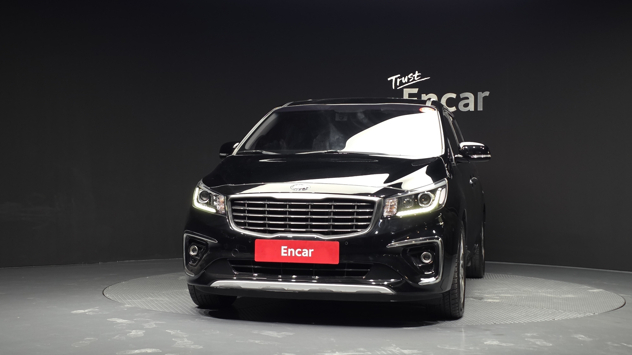 KIA CARNIVAL photo 3