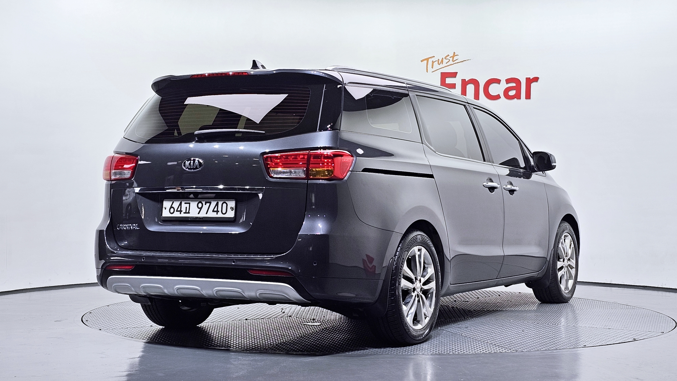 KIA CARNIVAL photo 2