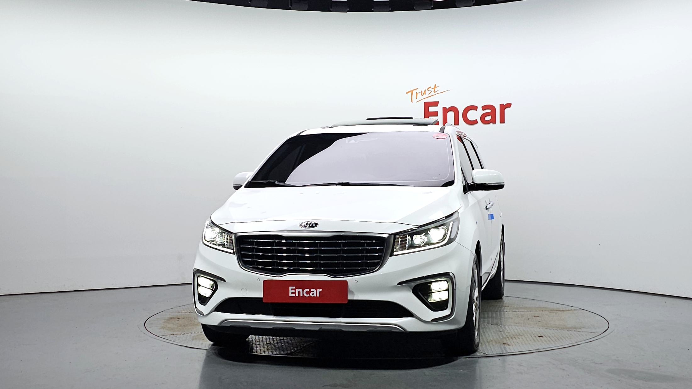 KIA CARNIVAL photo 3