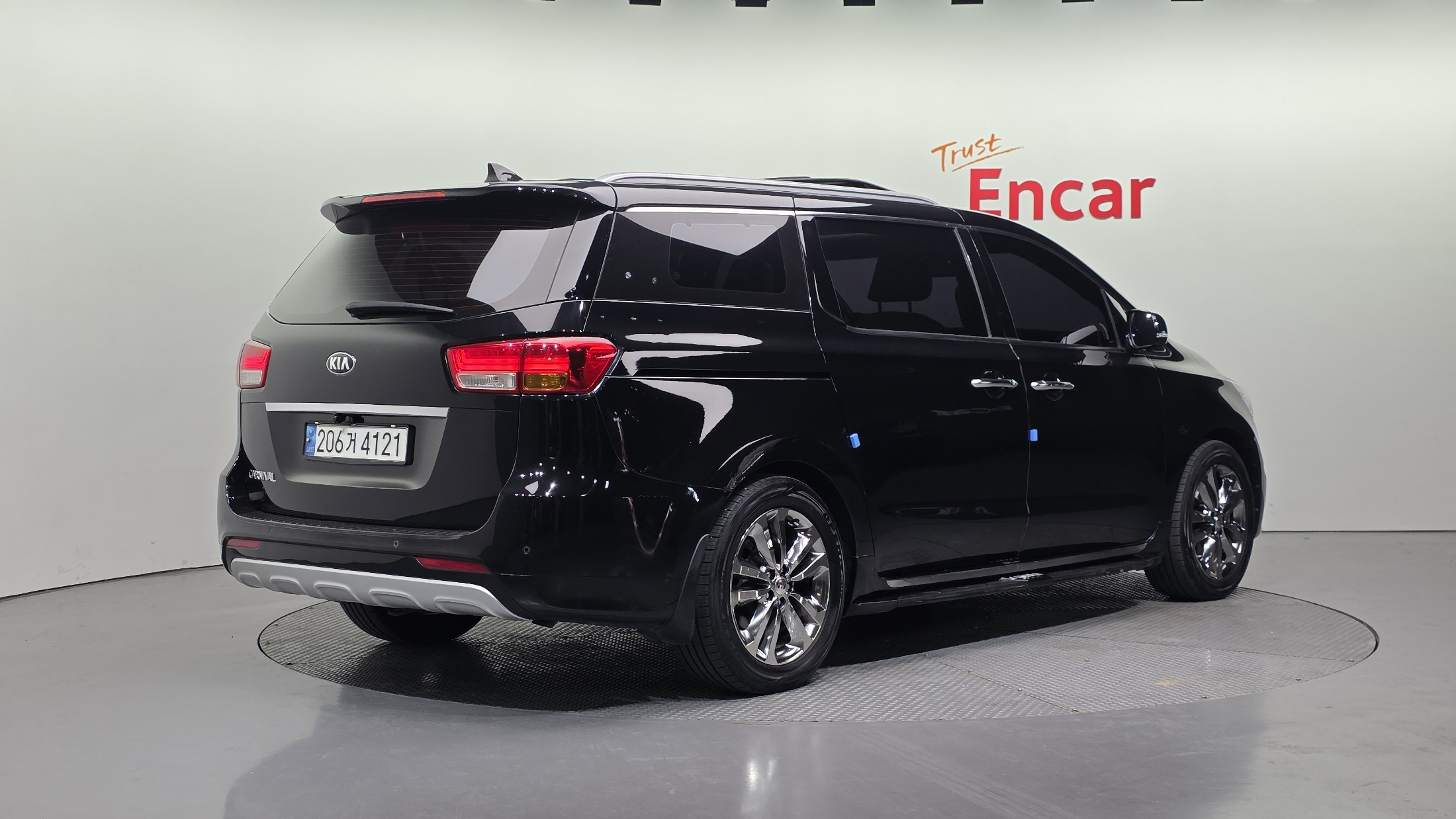 KIA CARNIVAL photo 2