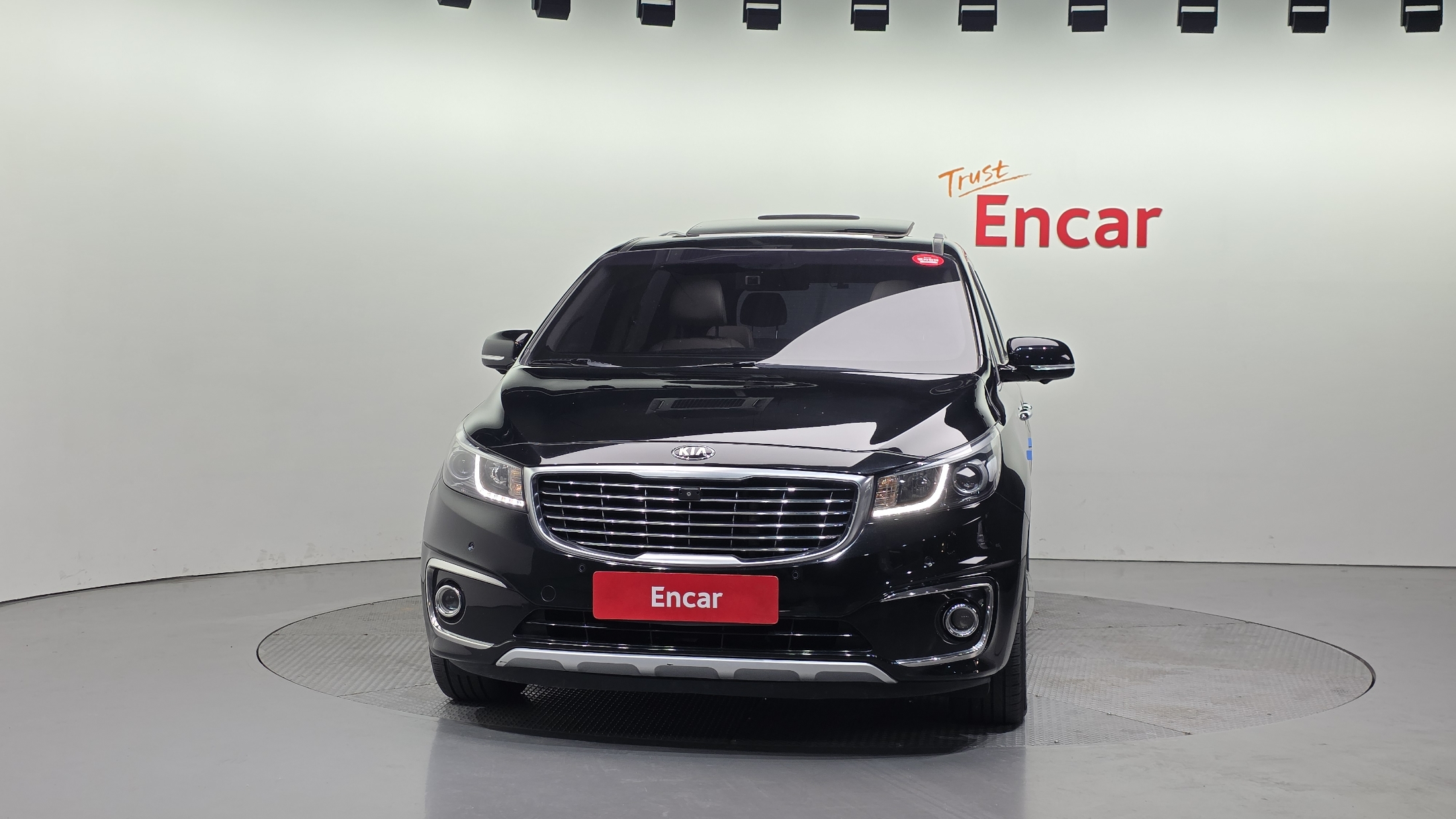 KIA CARNIVAL photo 3