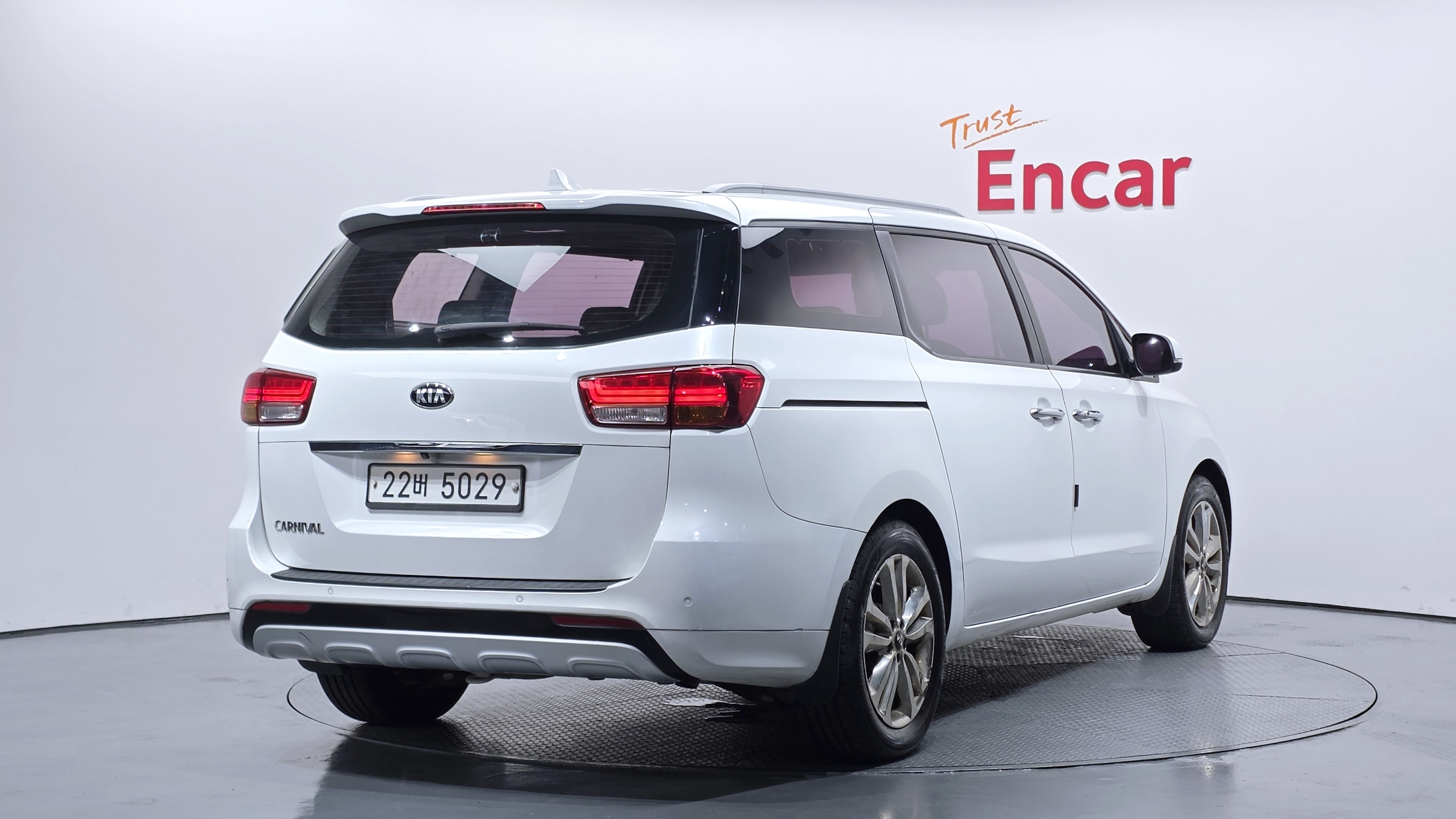 KIA CARNIVAL photo 2