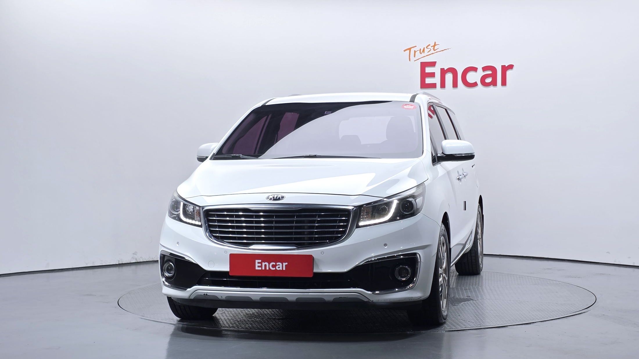 KIA CARNIVAL photo 3