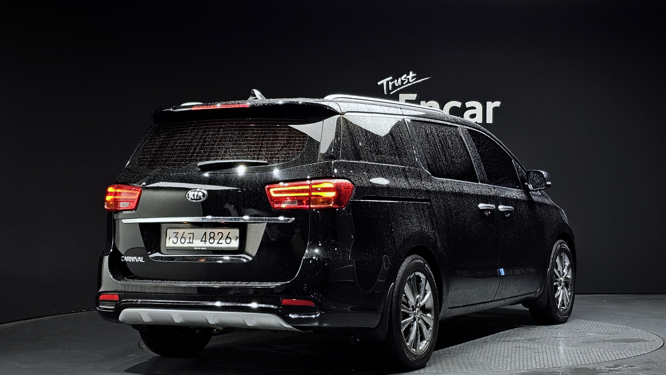 KIA CARNIVAL photo 2
