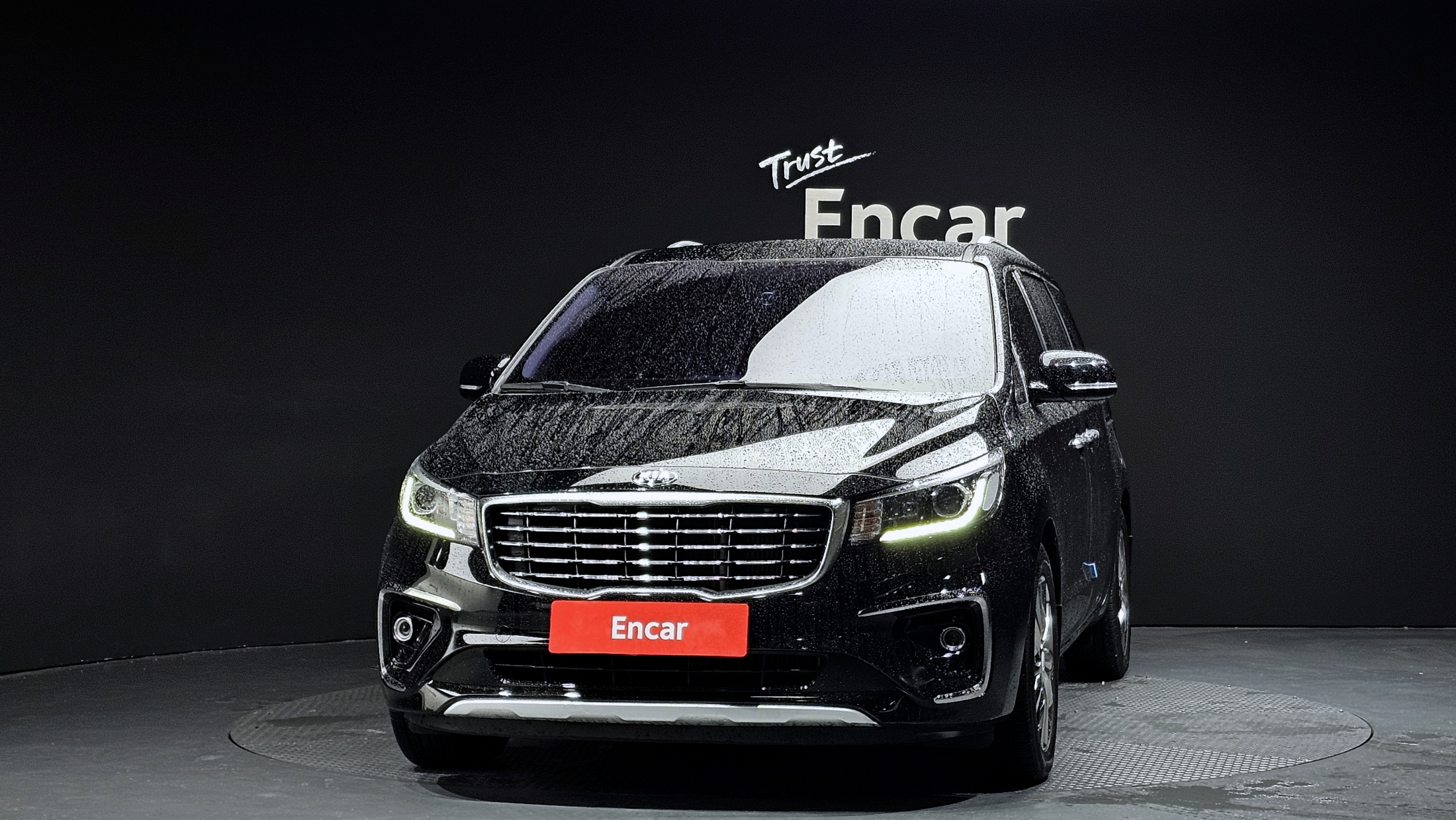 KIA CARNIVAL photo 3
