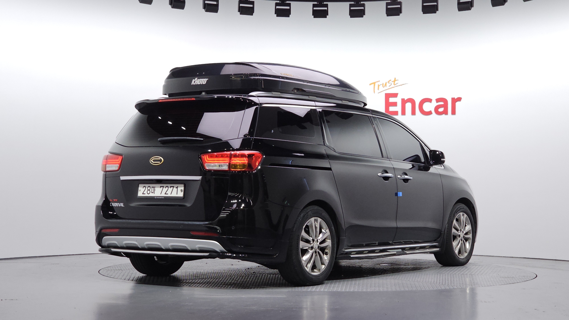 KIA CARNIVAL photo 2