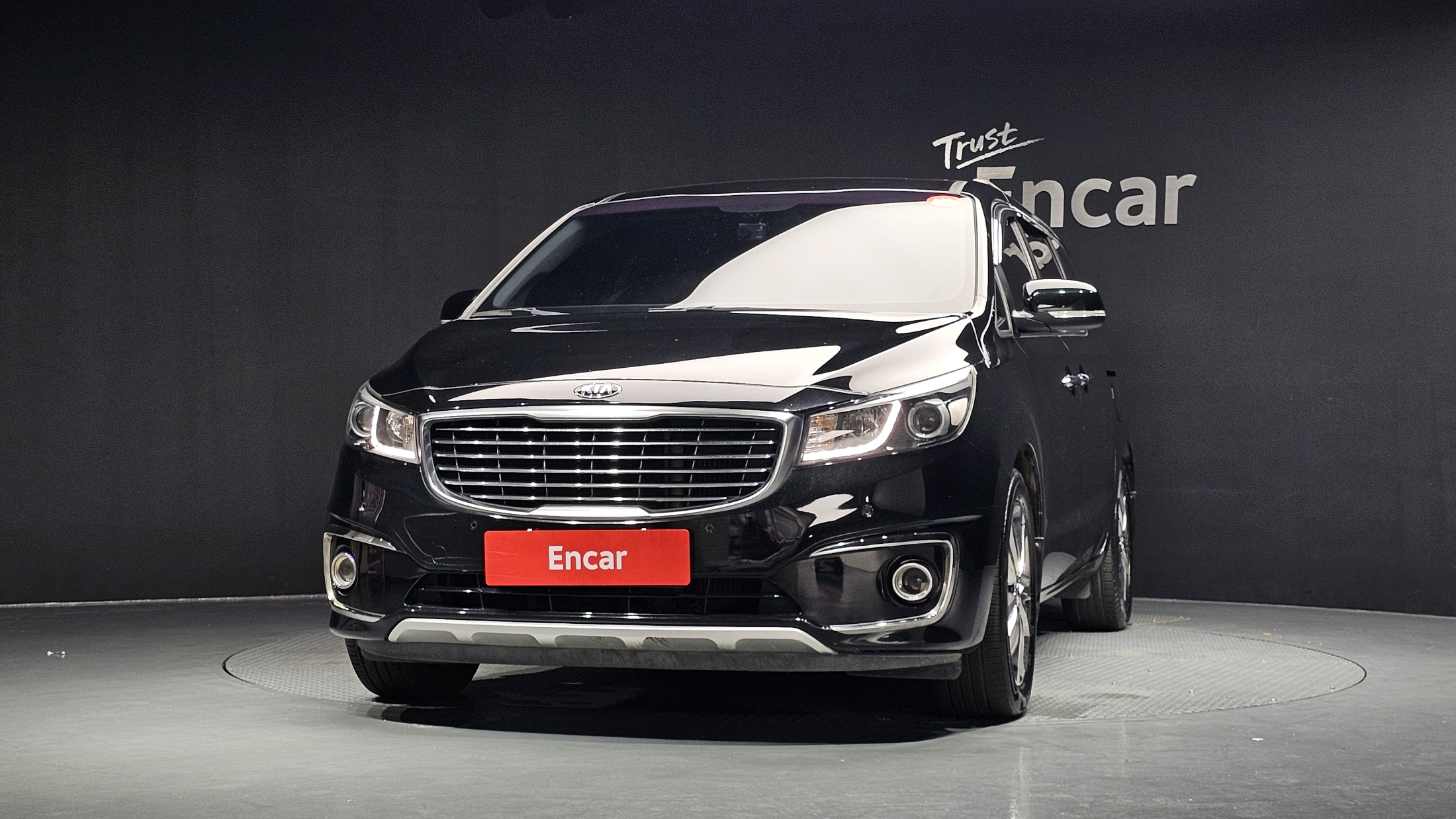 KIA CARNIVAL photo 3