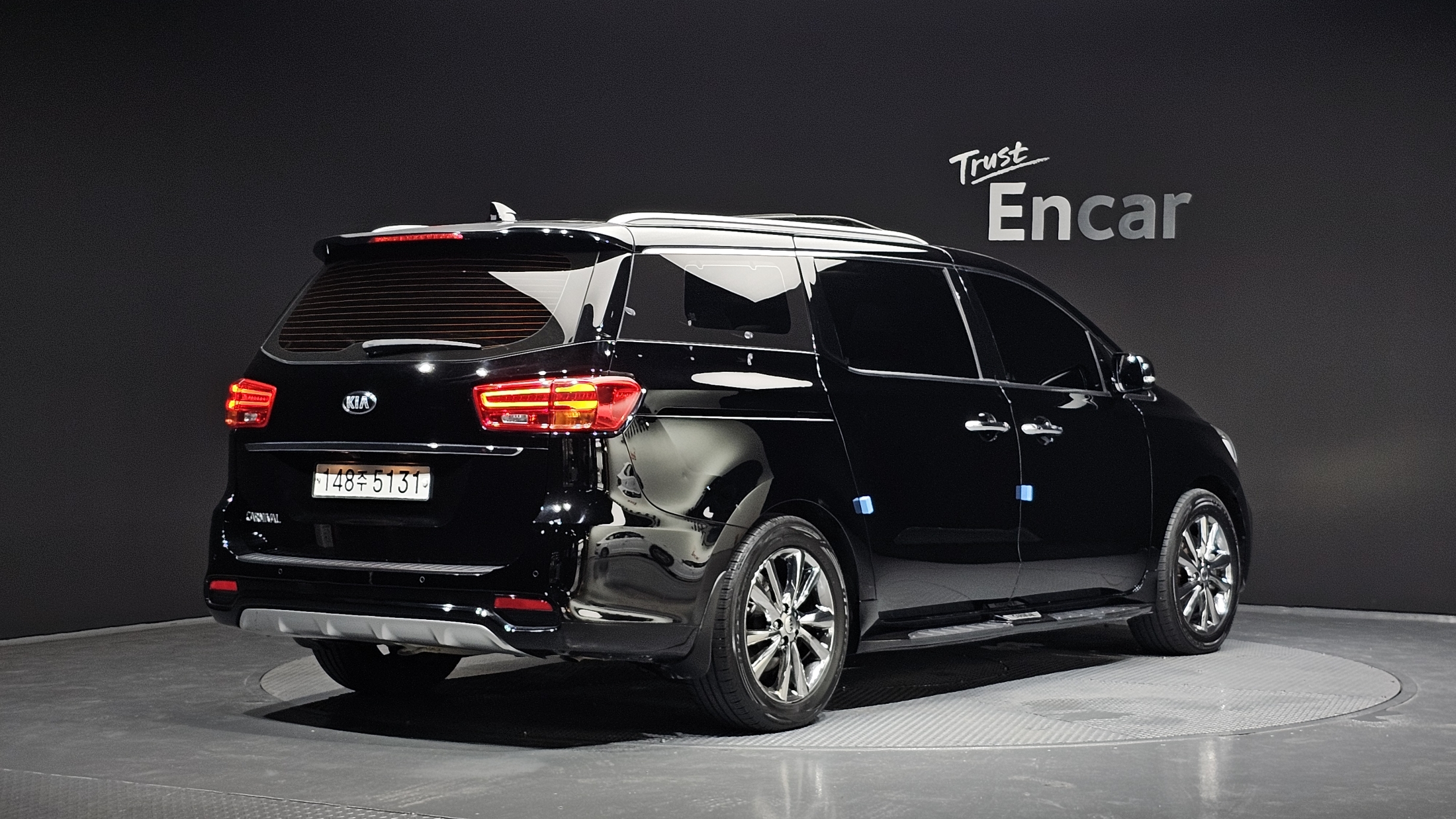 KIA CARNIVAL photo 2