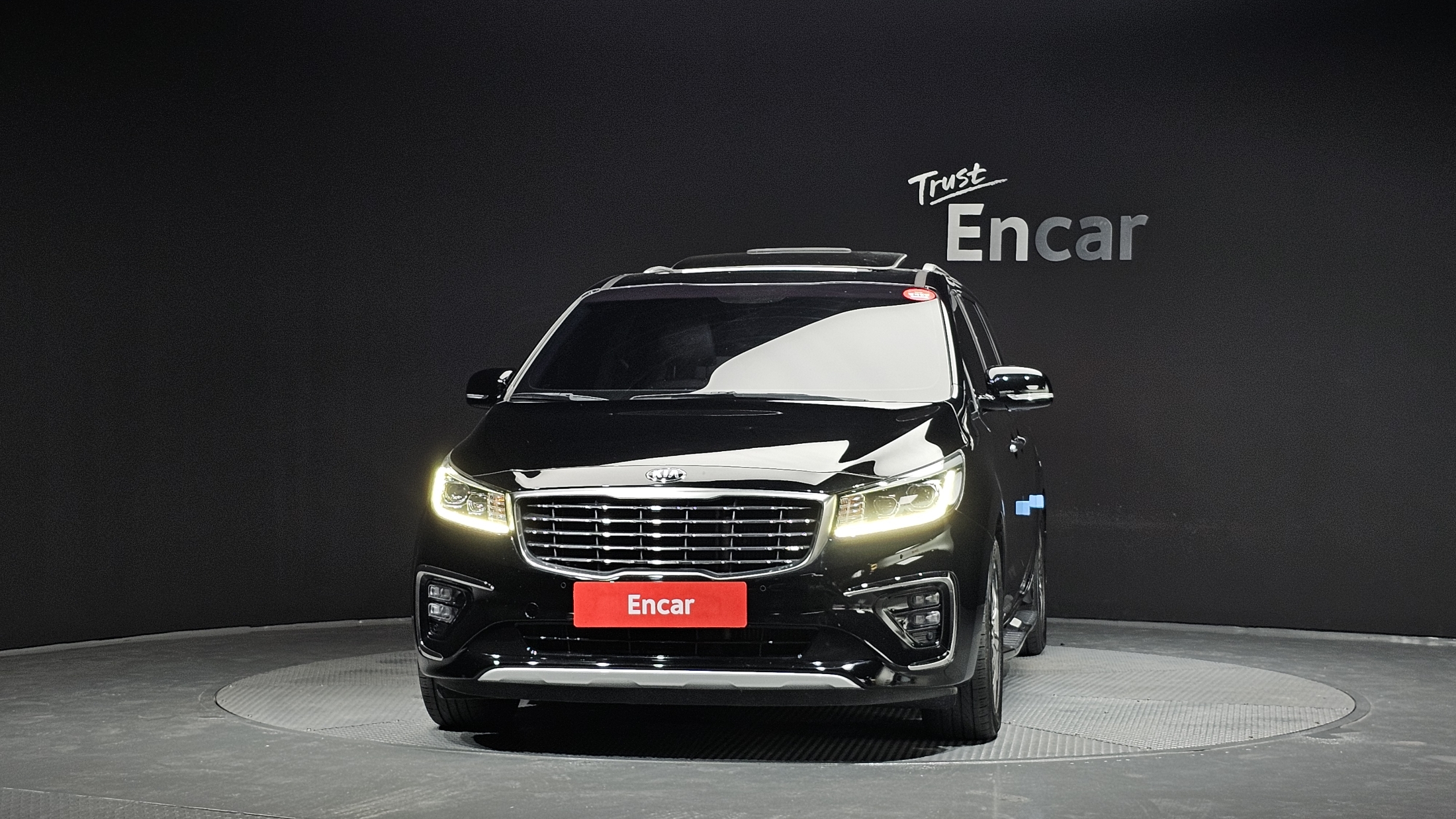 KIA CARNIVAL photo 3