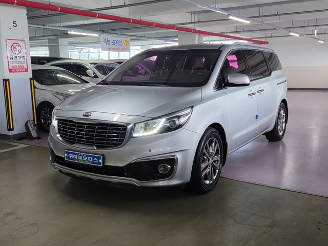 KIA CARNIVAL