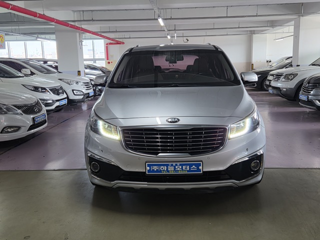 KIA CARNIVAL photo 2