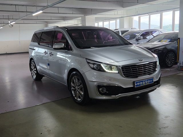 KIA CARNIVAL photo 3
