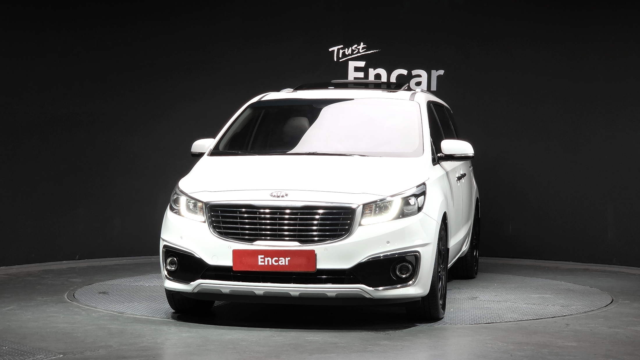KIA CARNIVAL photo 3