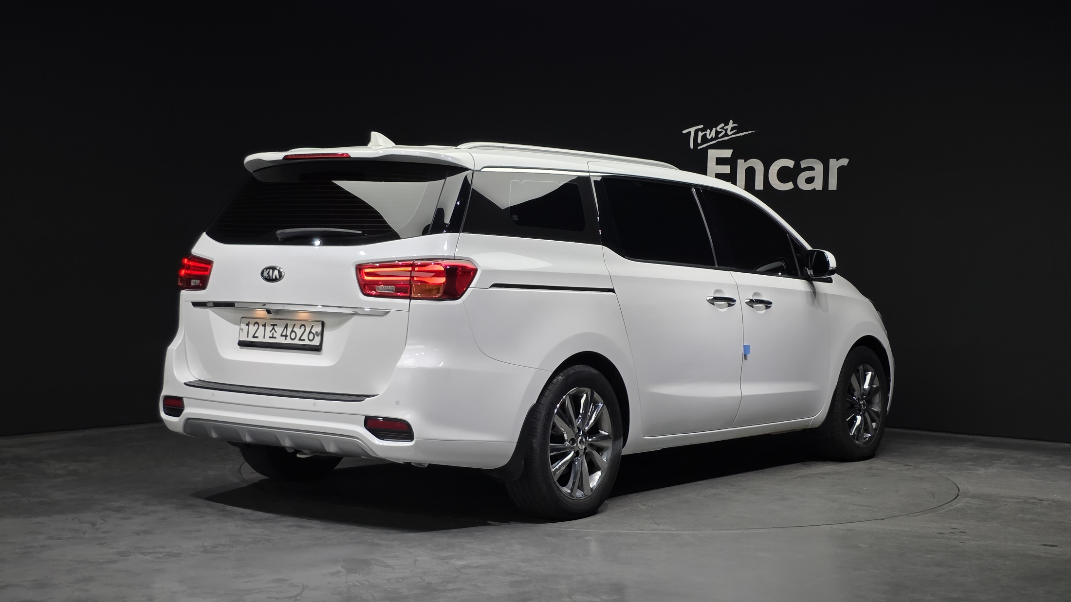 KIA CARNIVAL photo 2