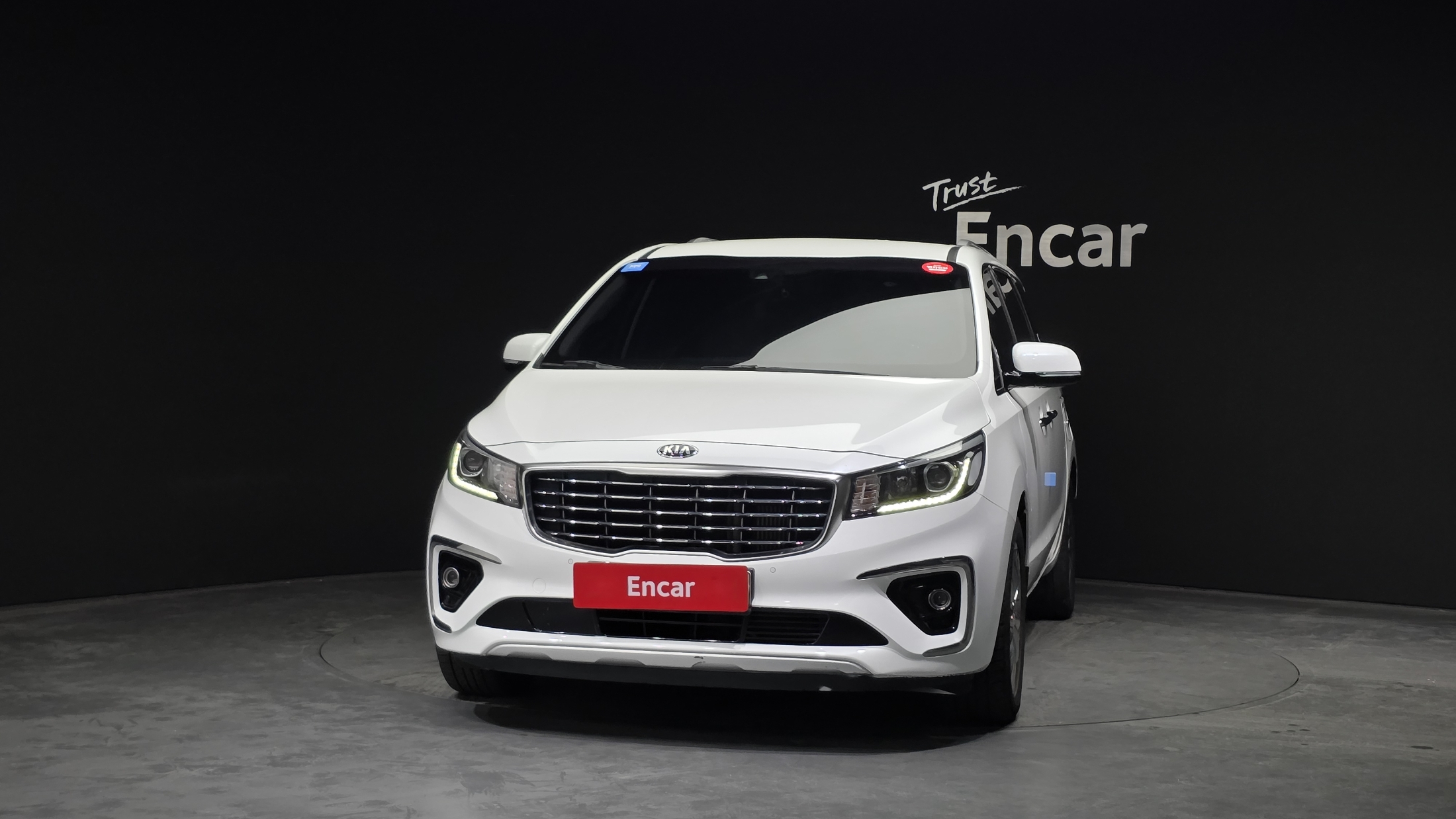 KIA CARNIVAL photo 3