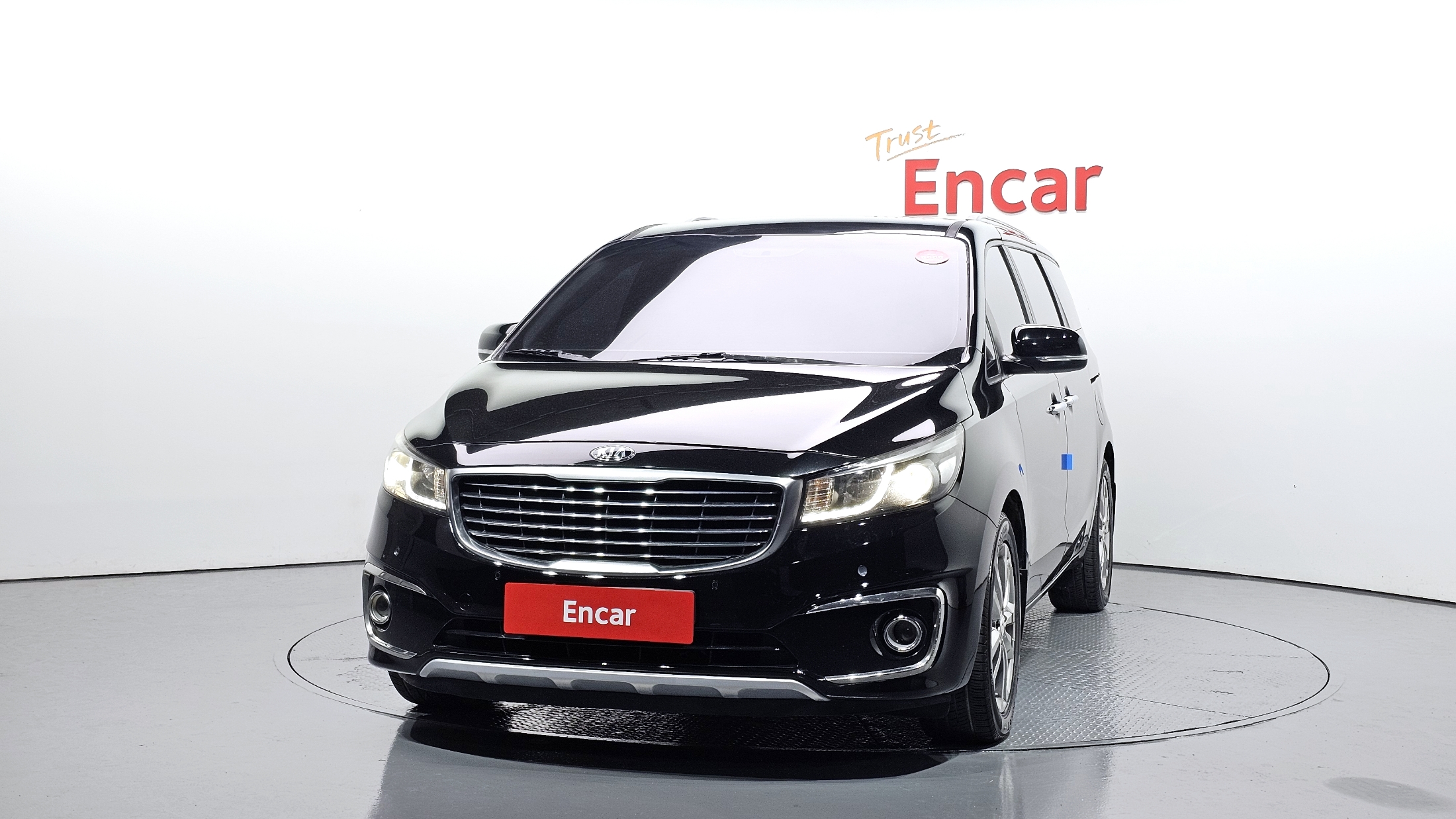 KIA CARNIVAL photo 3