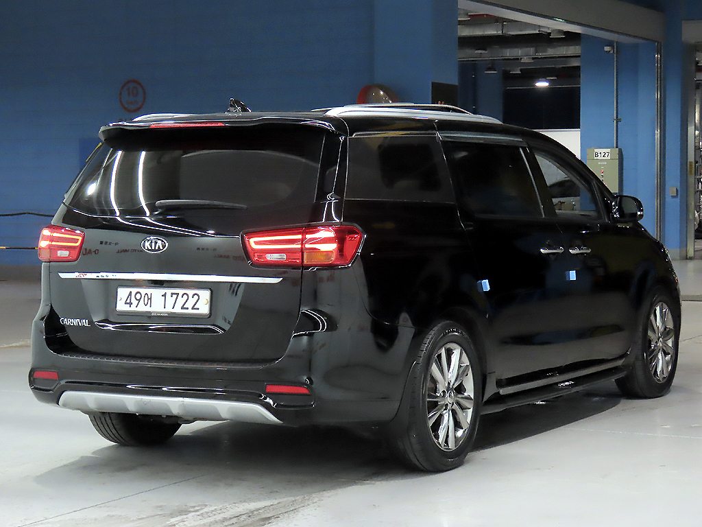 KIA CARNIVAL photo 2