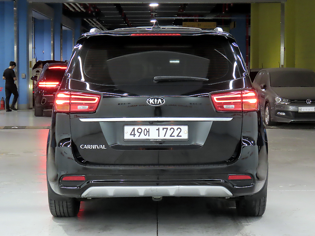 KIA CARNIVAL photo 3