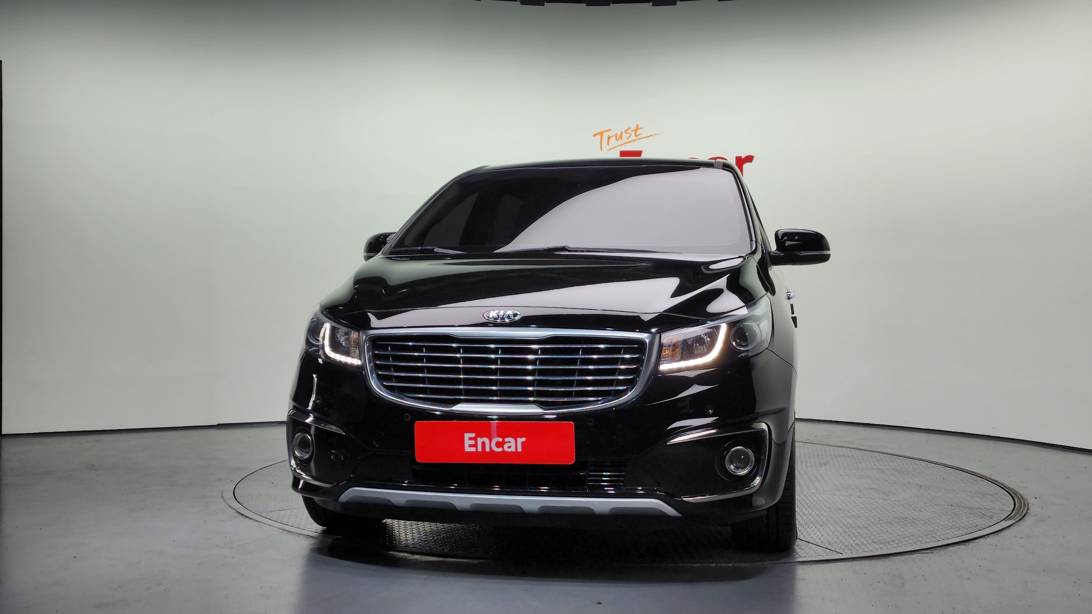 KIA CARNIVAL photo 3