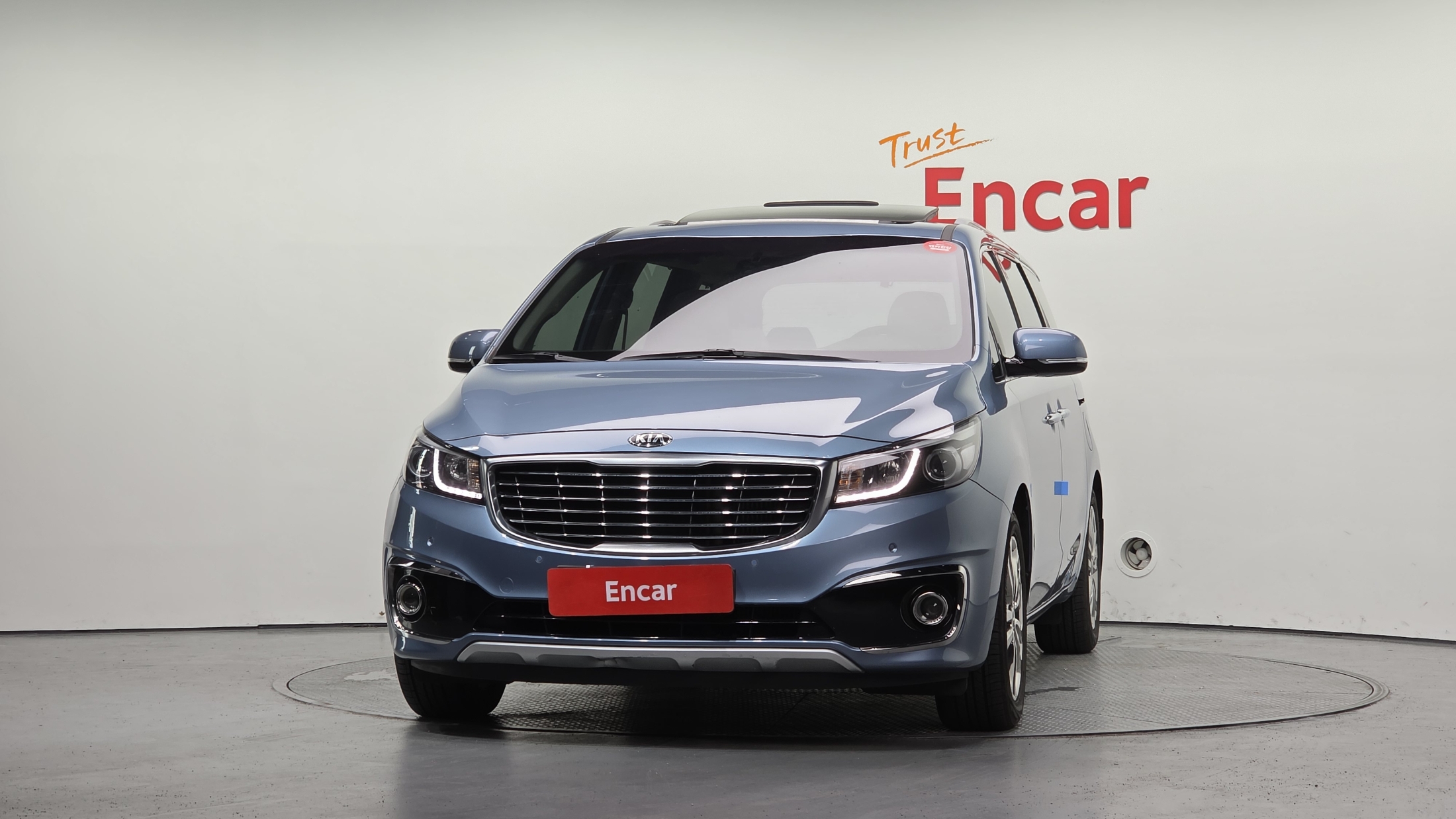 KIA CARNIVAL photo 3