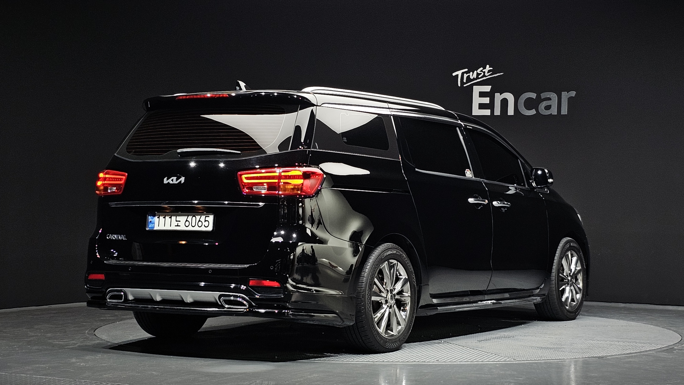 KIA CARNIVAL photo 2