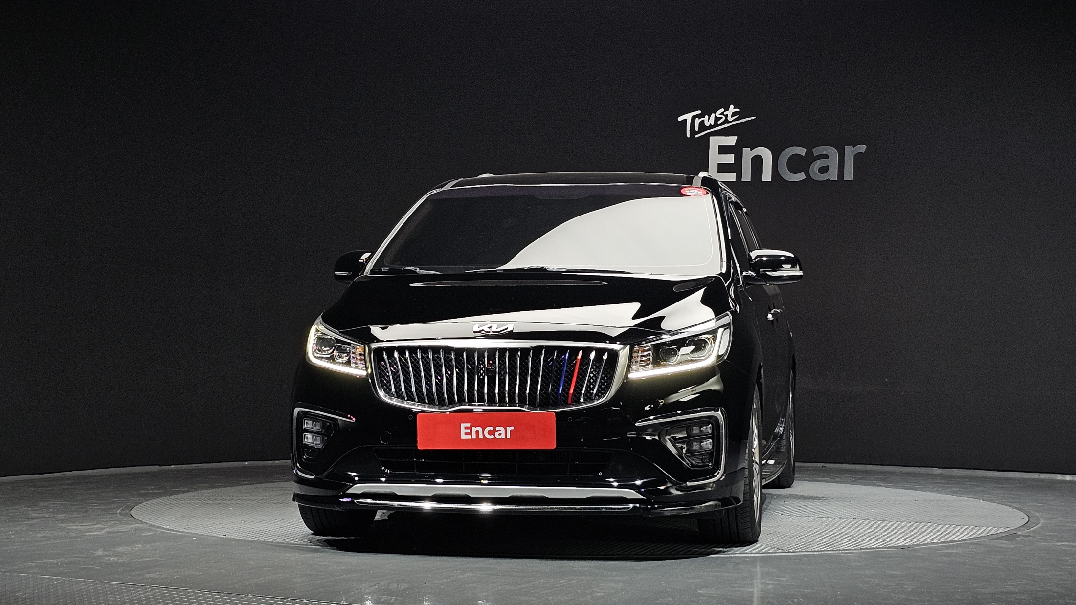KIA CARNIVAL photo 3