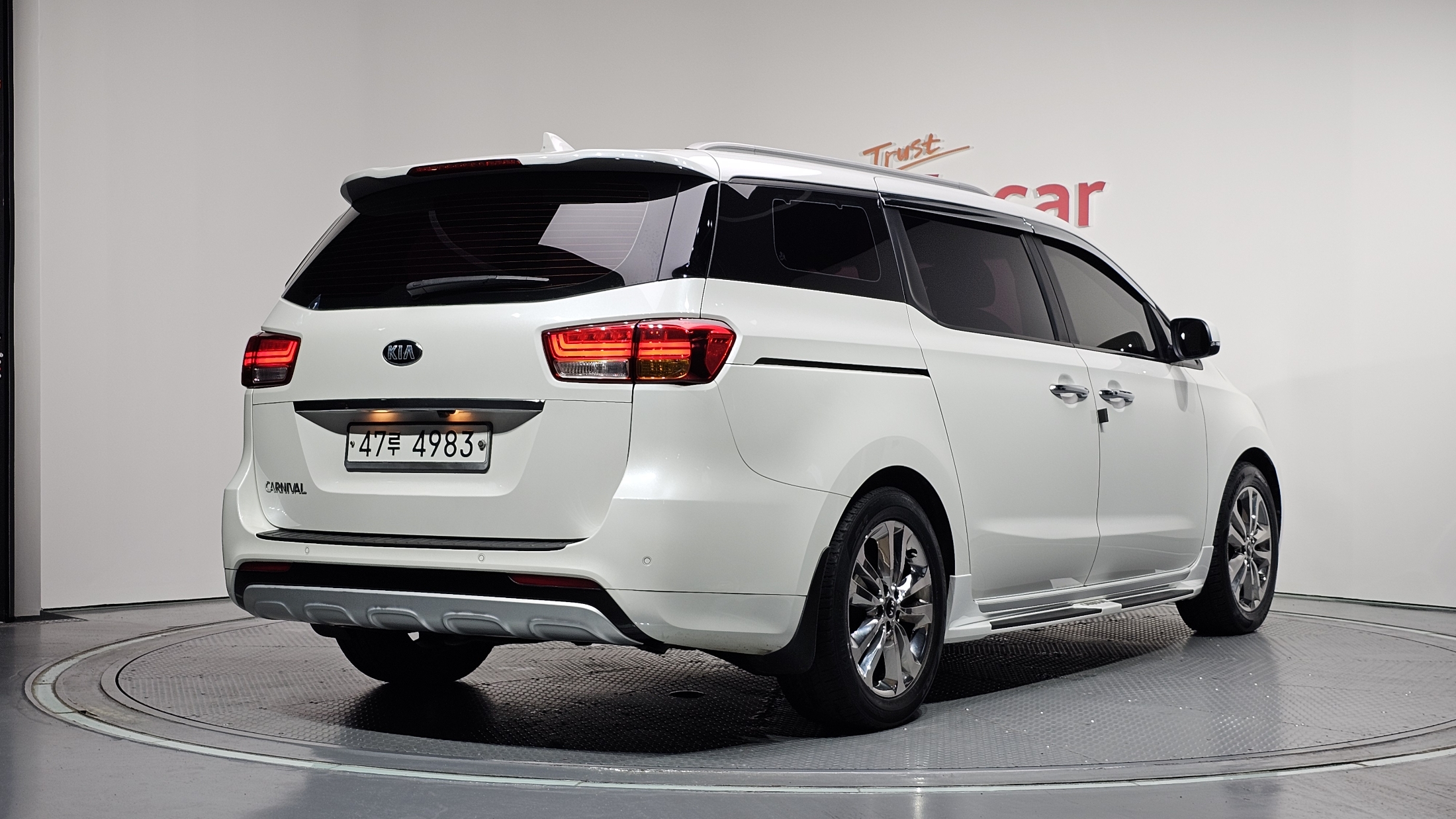 KIA CARNIVAL photo 2