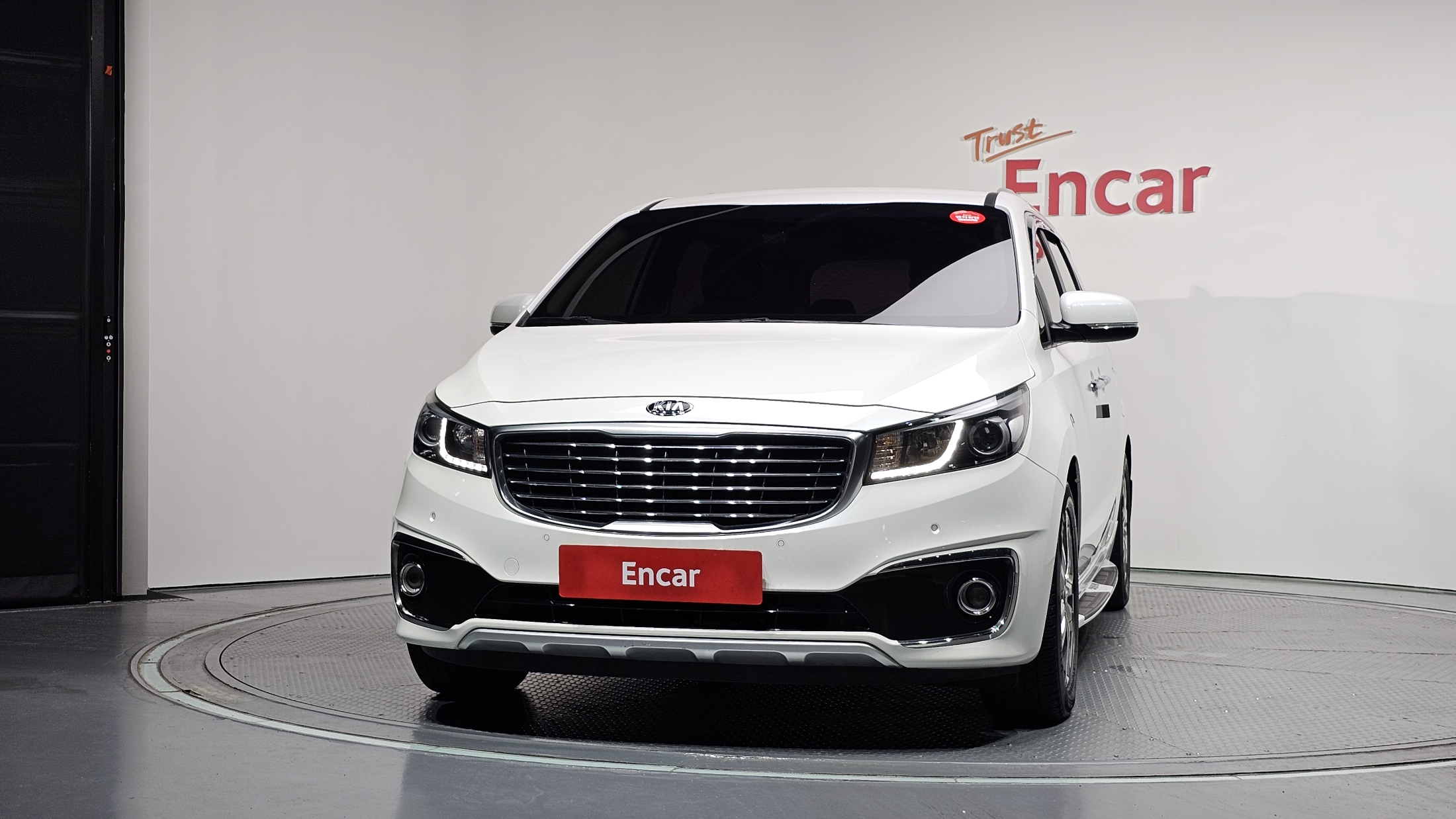 KIA CARNIVAL photo 3