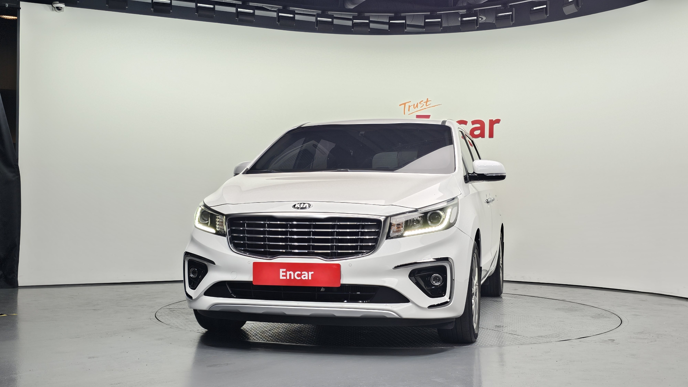 KIA CARNIVAL photo 2