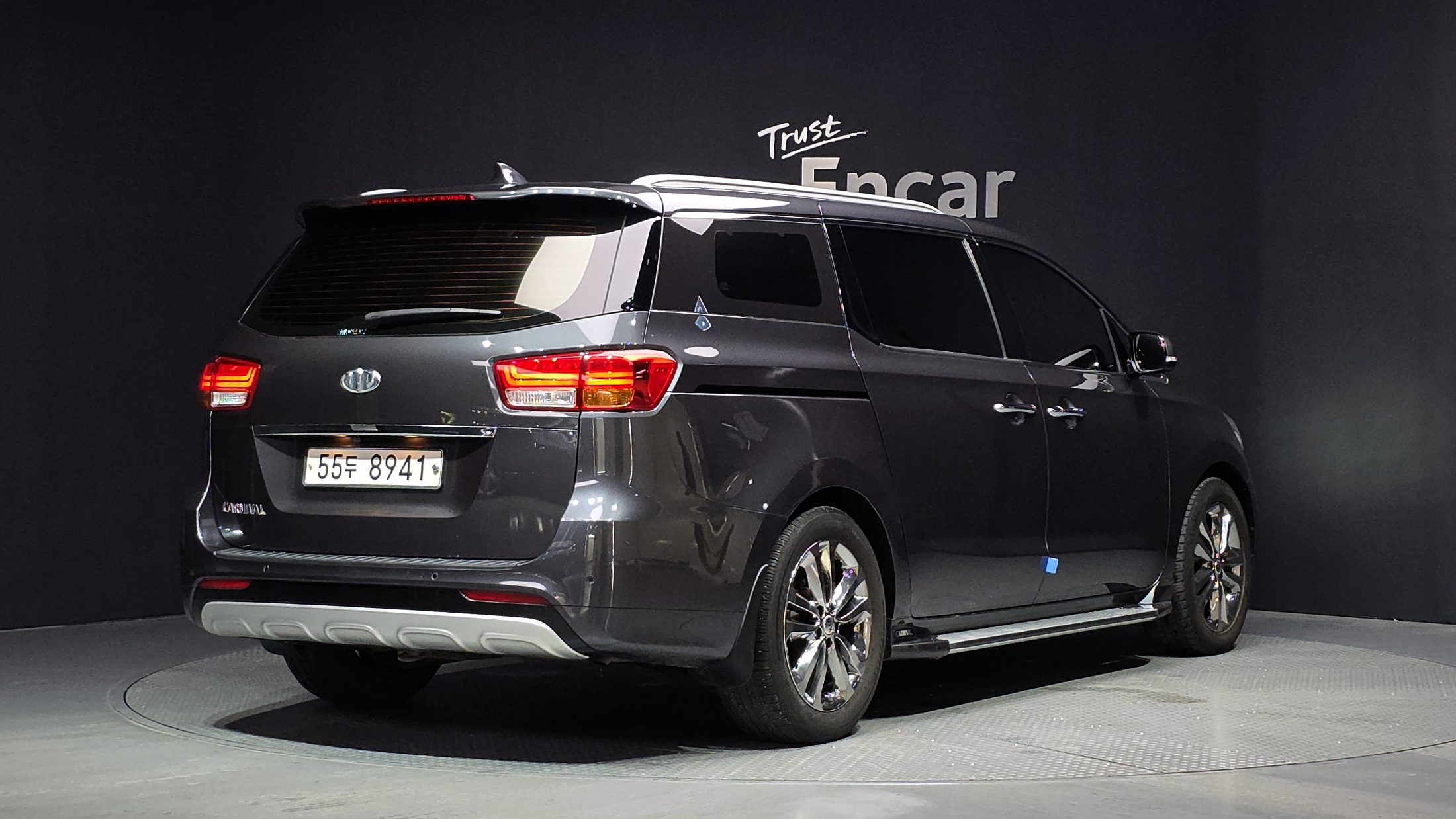 KIA CARNIVAL photo 2