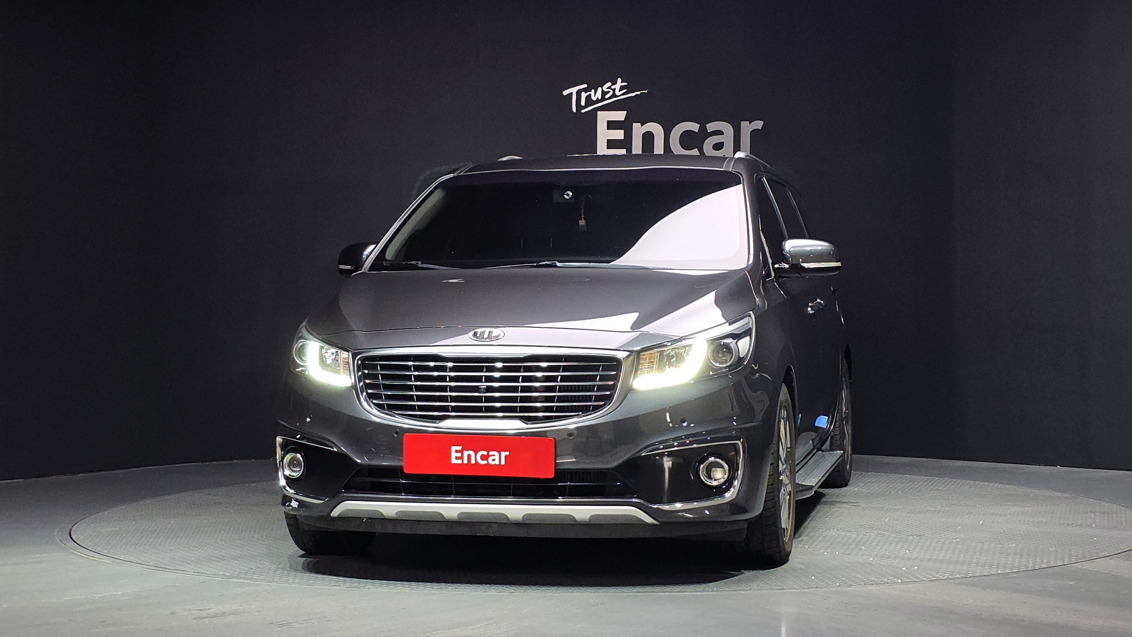 KIA CARNIVAL photo 3