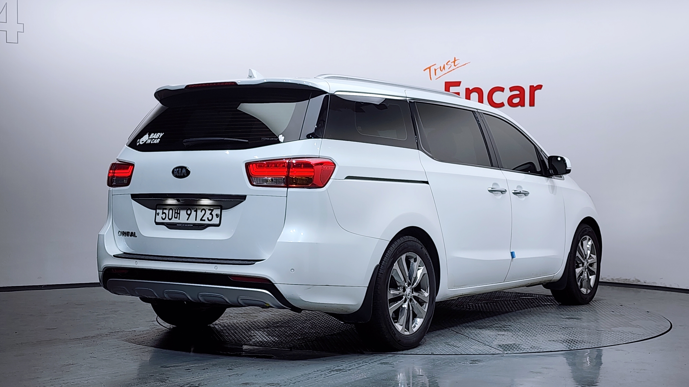 KIA CARNIVAL photo 3