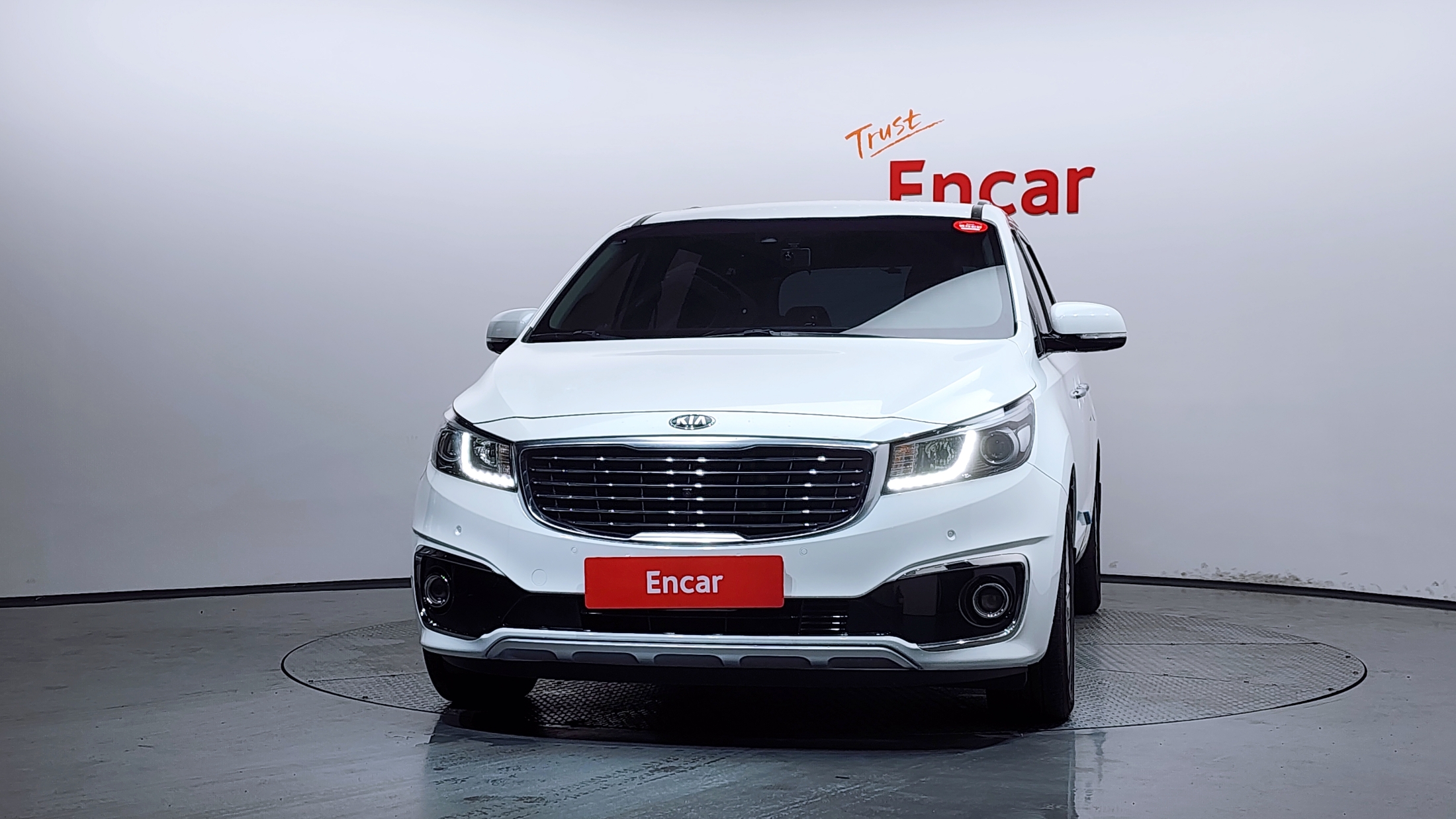 KIA CARNIVAL photo 2