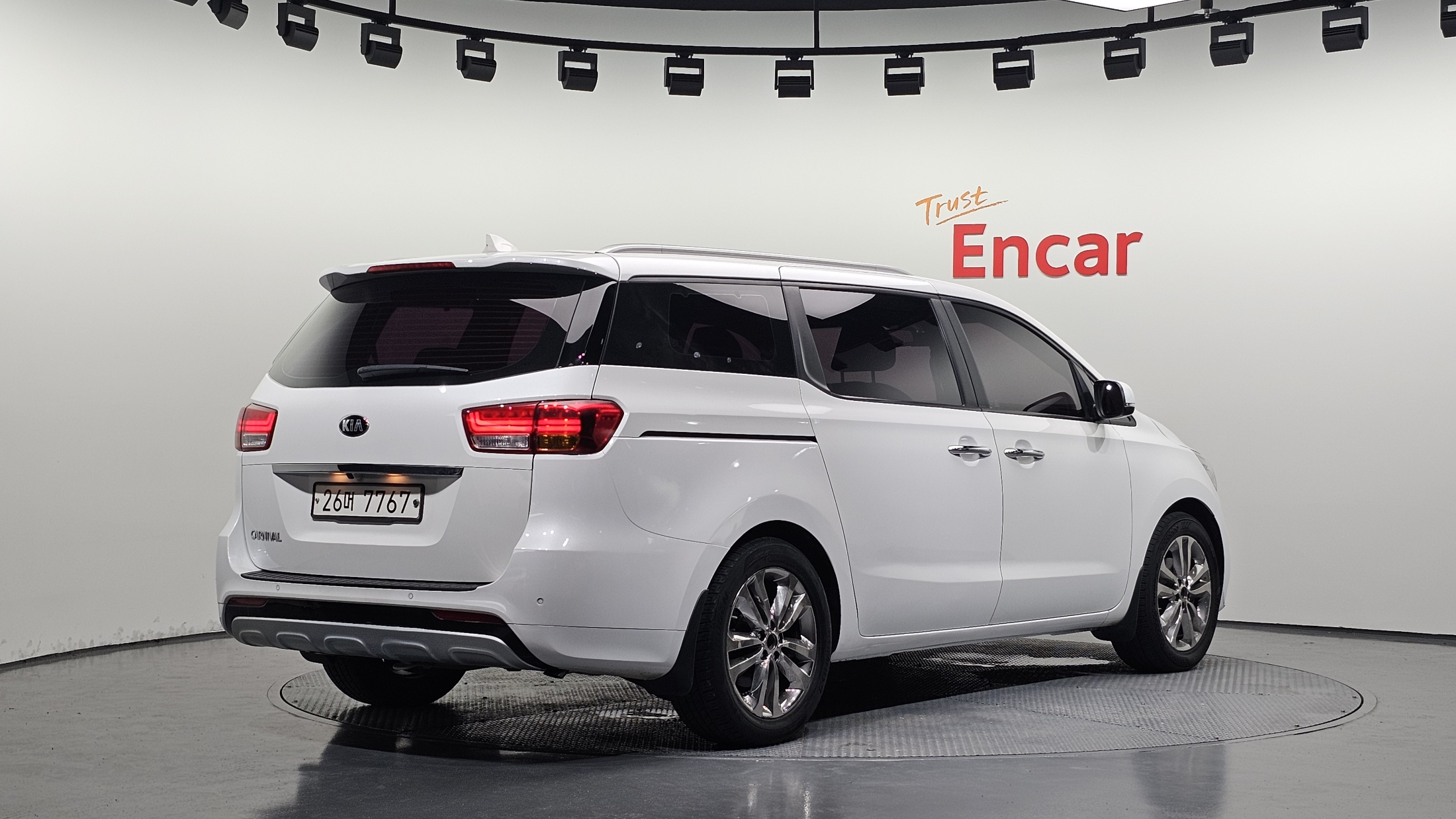 KIA CARNIVAL photo 2