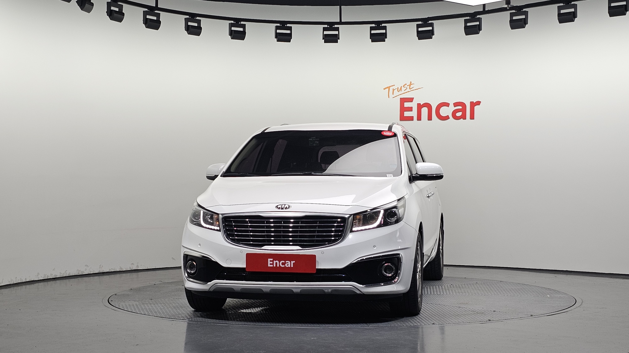 KIA CARNIVAL photo 3