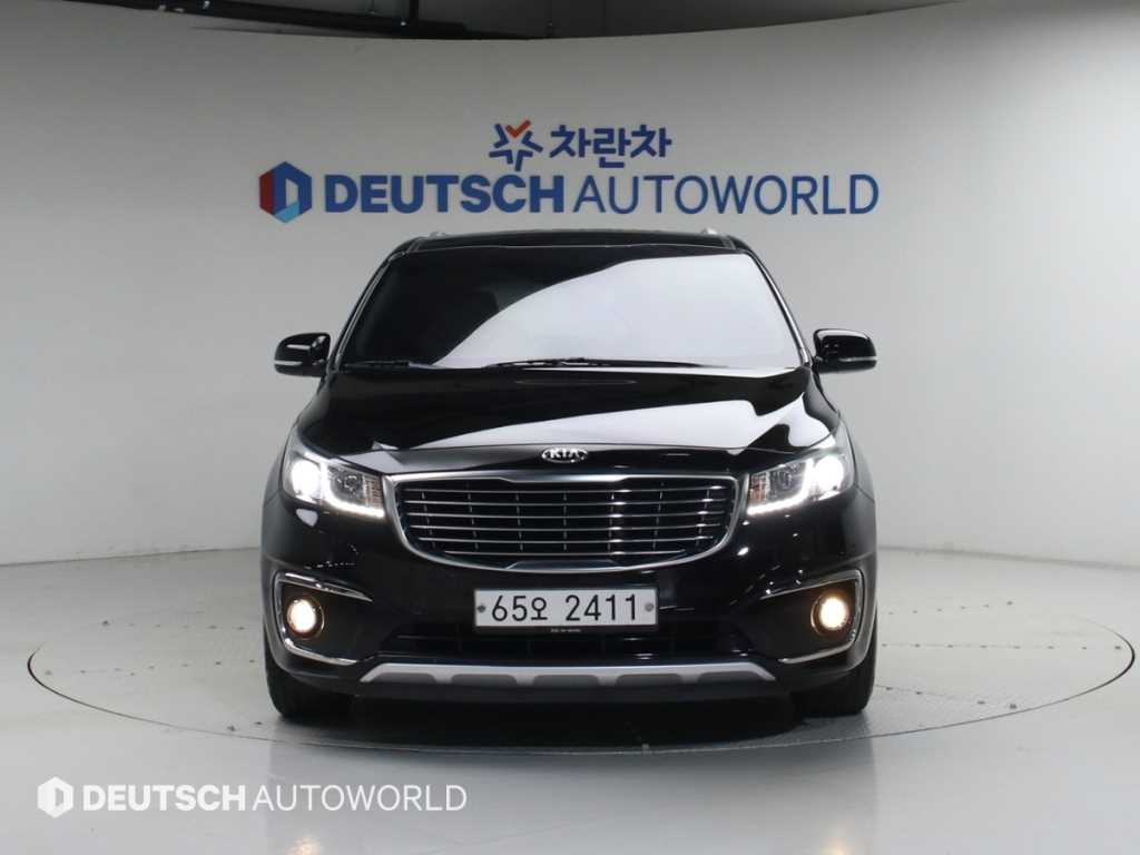 KIA CARNIVAL photo 3
