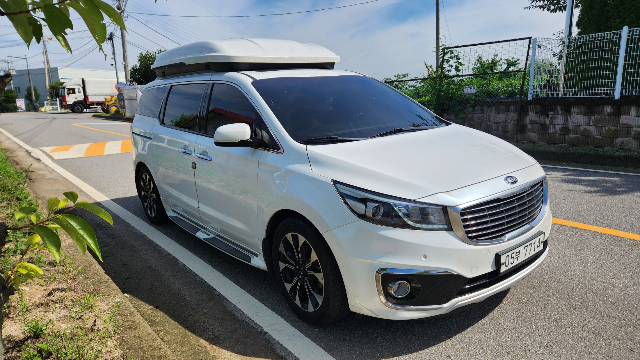KIA CARNIVAL photo 3