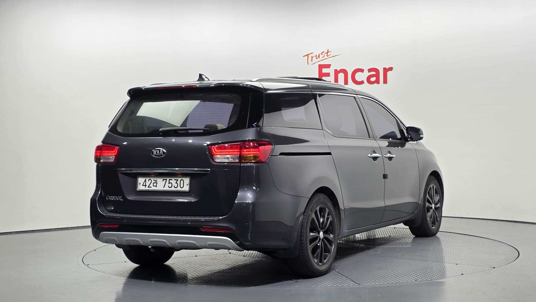 KIA CARNIVAL photo 2