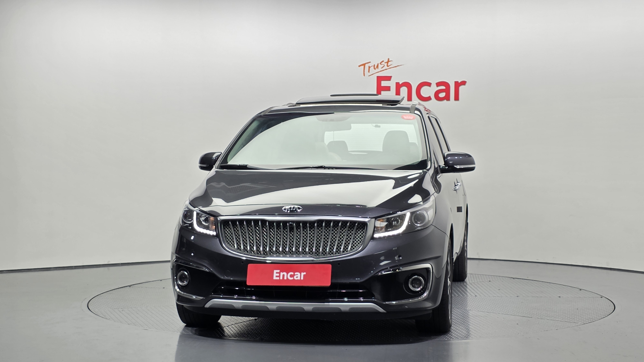 KIA CARNIVAL photo 3