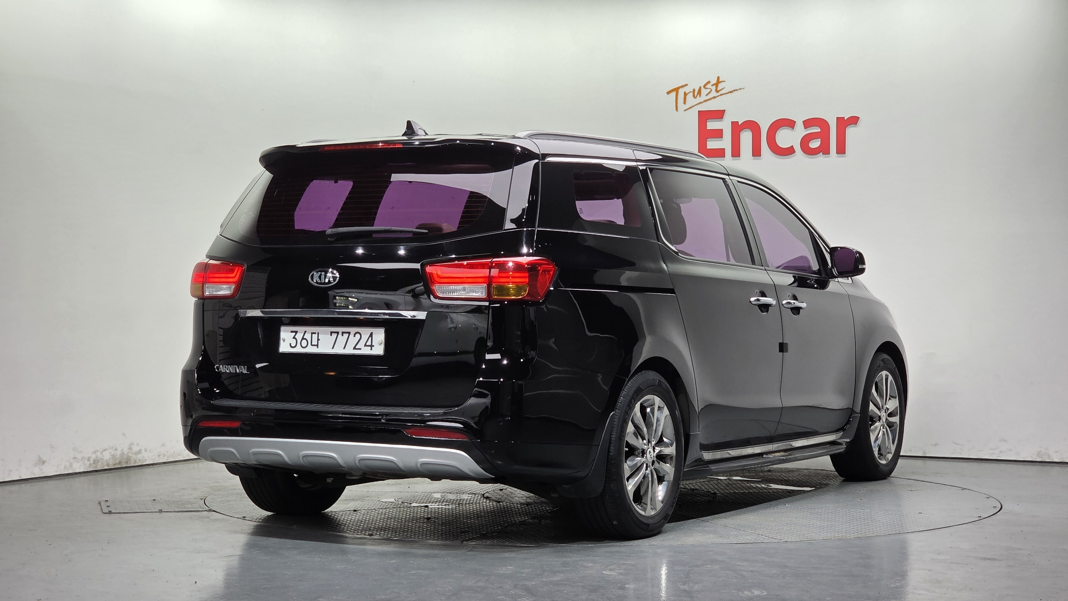 KIA CARNIVAL photo 2