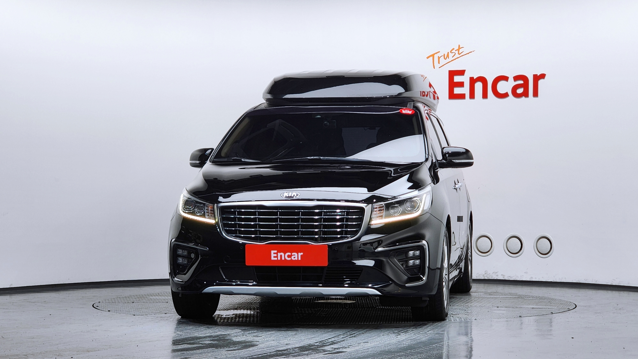 KIA CARNIVAL photo 3